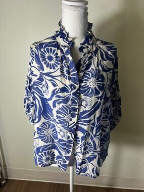 Psophia Blue and White Floral Short Puff Sleeve Button Up Top Sz S